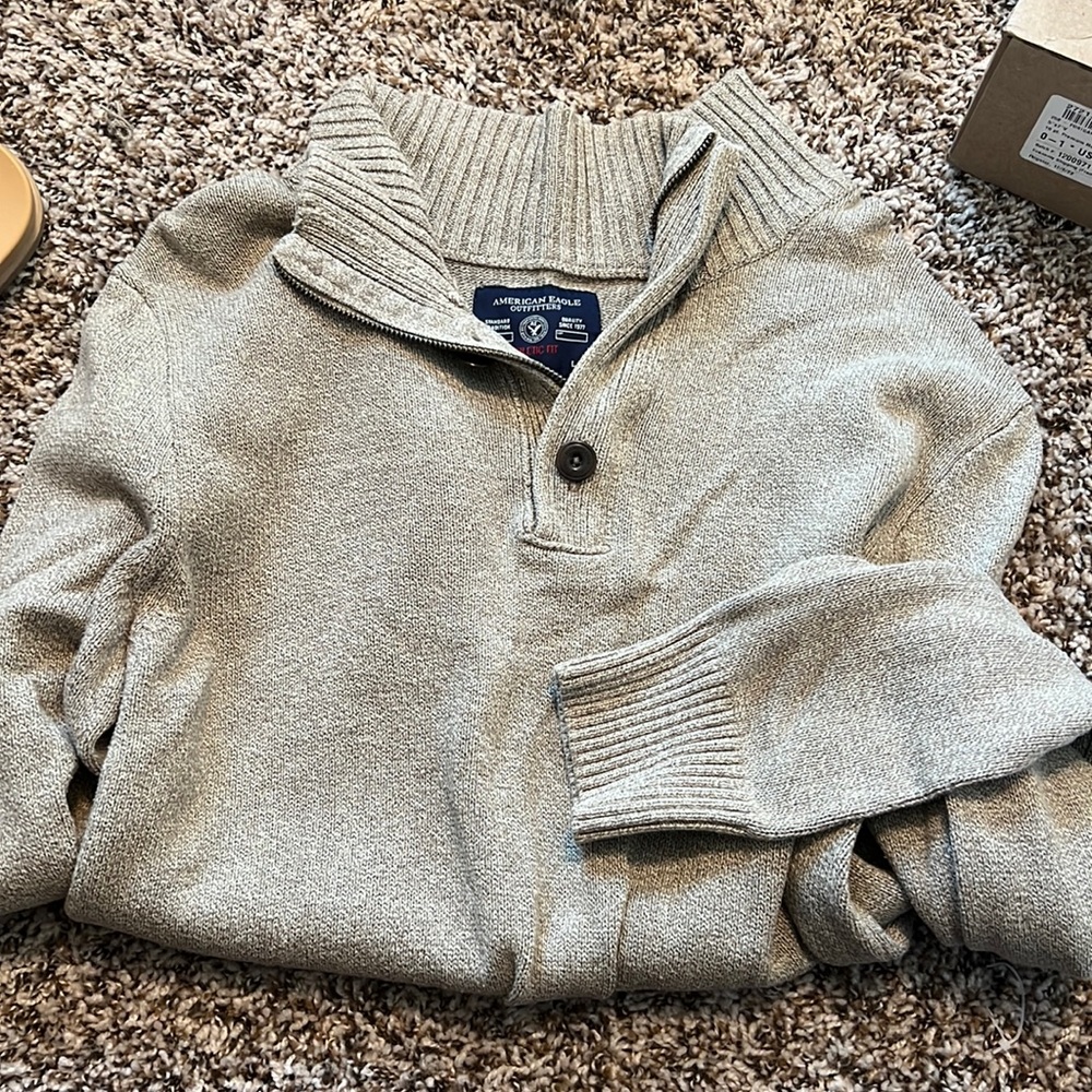 American Eagle Men’s Tan Sweater
